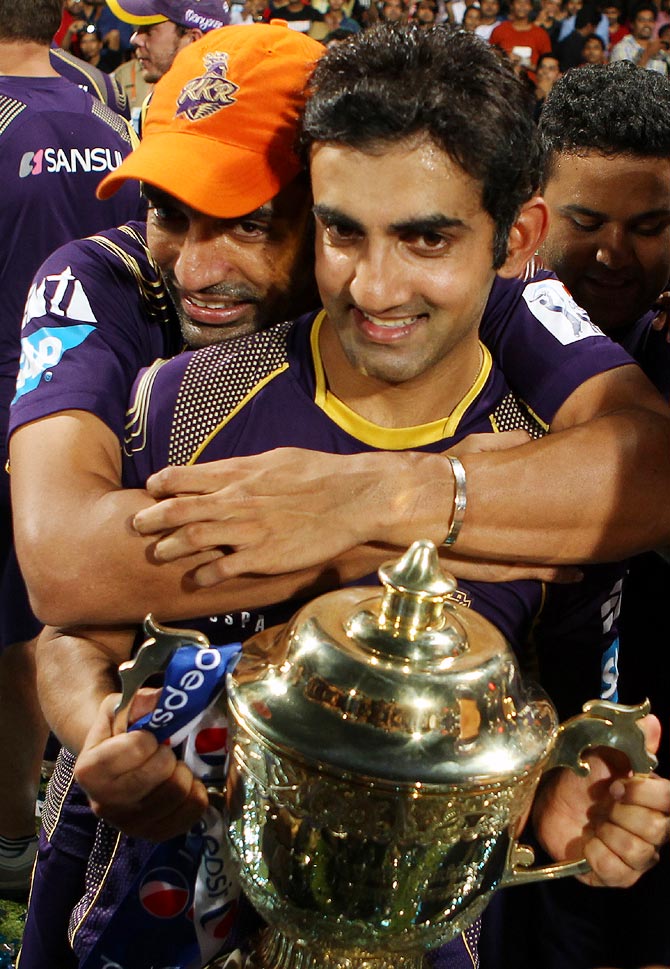 Gautam Gambhir And Robin Uthappa Pose With The Ipl - Kolkata Knight Riders Srk - HD Wallpaper 