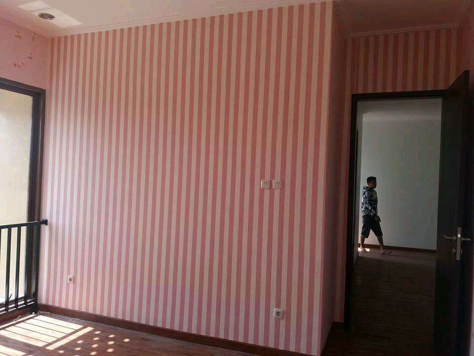  Wallpaper  Dinding  Motip Anak Salur Pink  Per Roll 50 