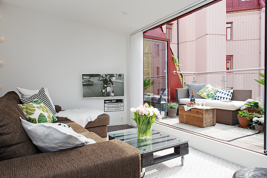 Urban Apartment Design - Living Room With Balcony Ideas - HD Wallpaper 