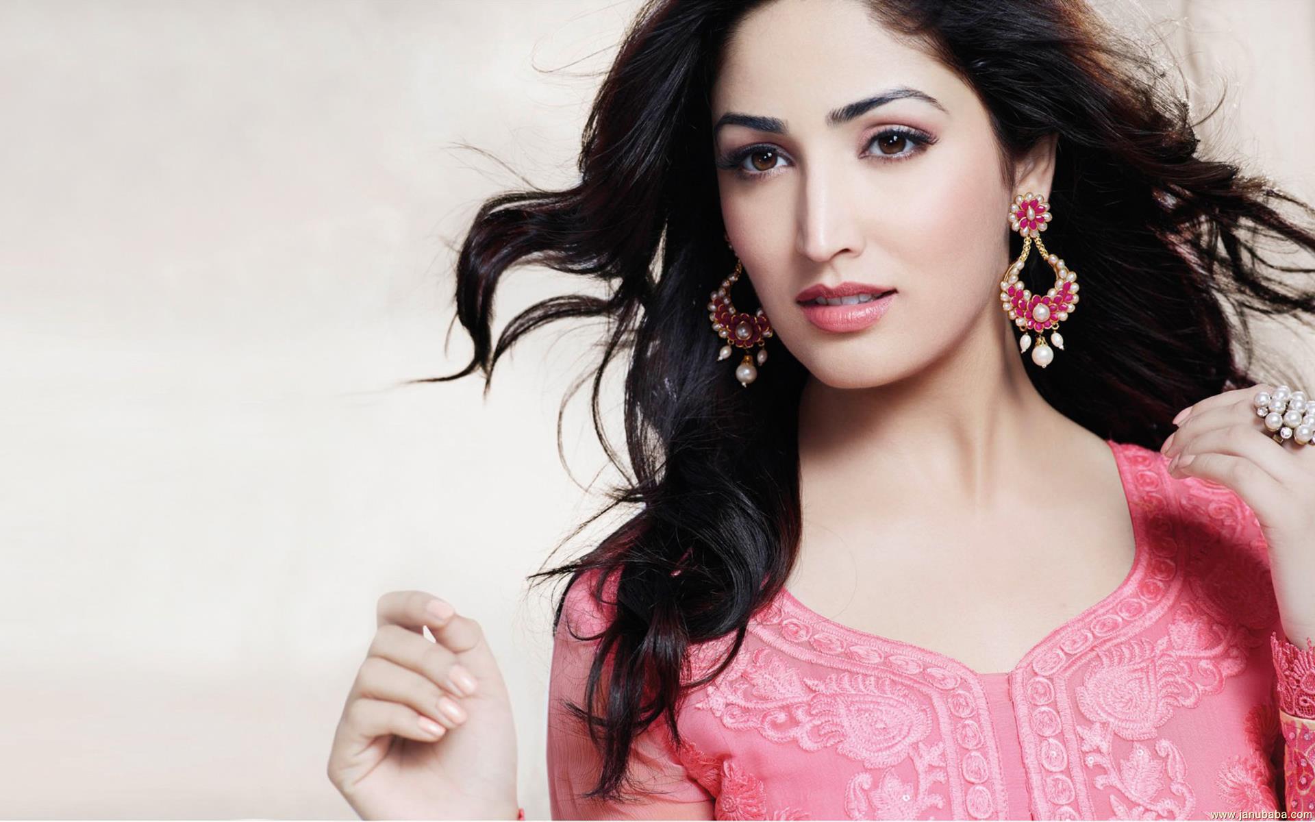 Yami Gautam Is On A Family Vacation And The Pictures - Sanam Re Yami Gautam - HD Wallpaper 