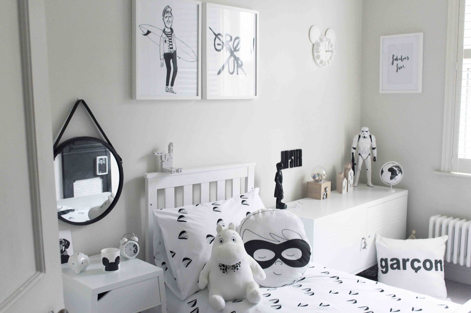 8 Inspirasi Desain Interior Kamar Tidur Bagi Penyuka - Boys Black And White Bedroom - HD Wallpaper 