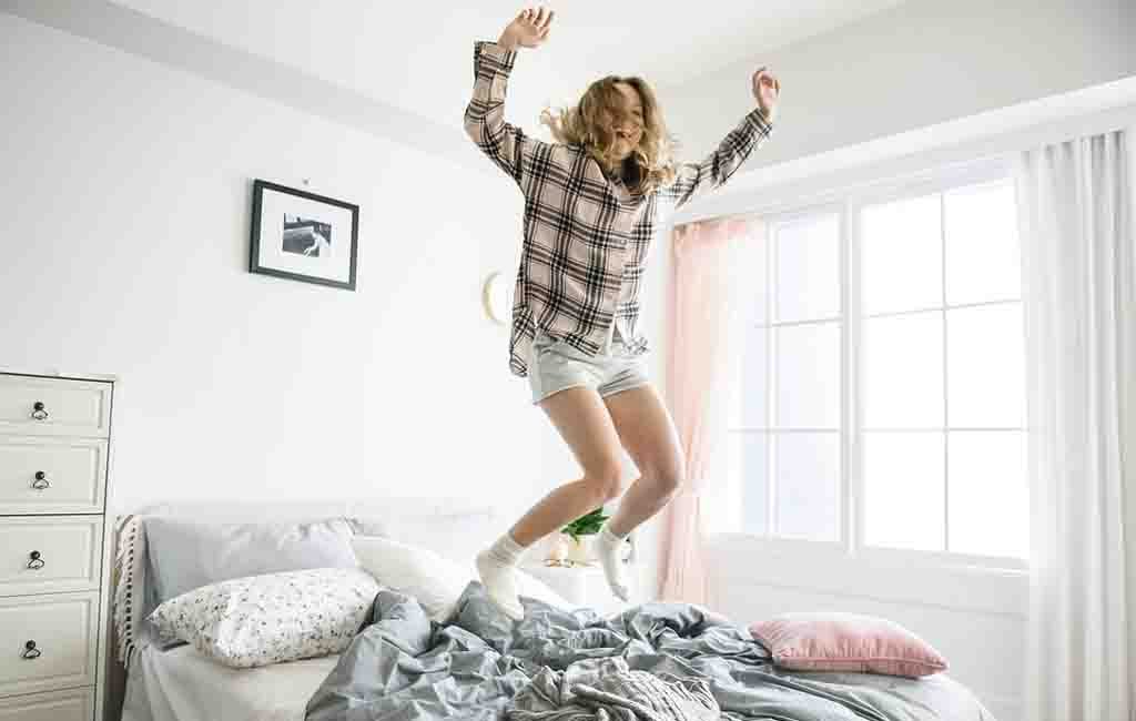 Wallpaper Kamar Tidur - Getting Out Of Bed Excited - HD Wallpaper 
