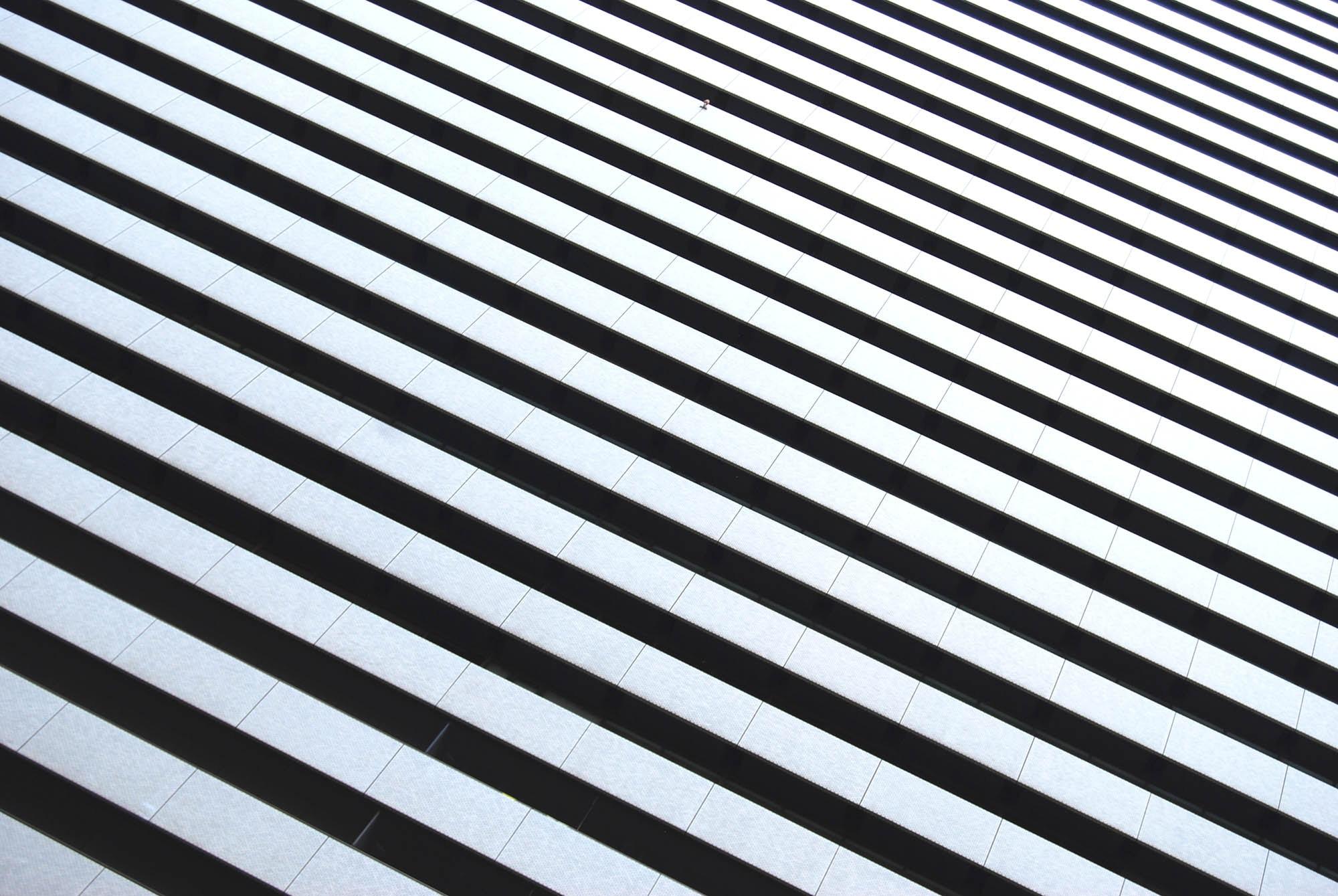 Garis-garis, Miring, Tekstur, Garis - Black And White Striped Floor Tiles - HD Wallpaper 