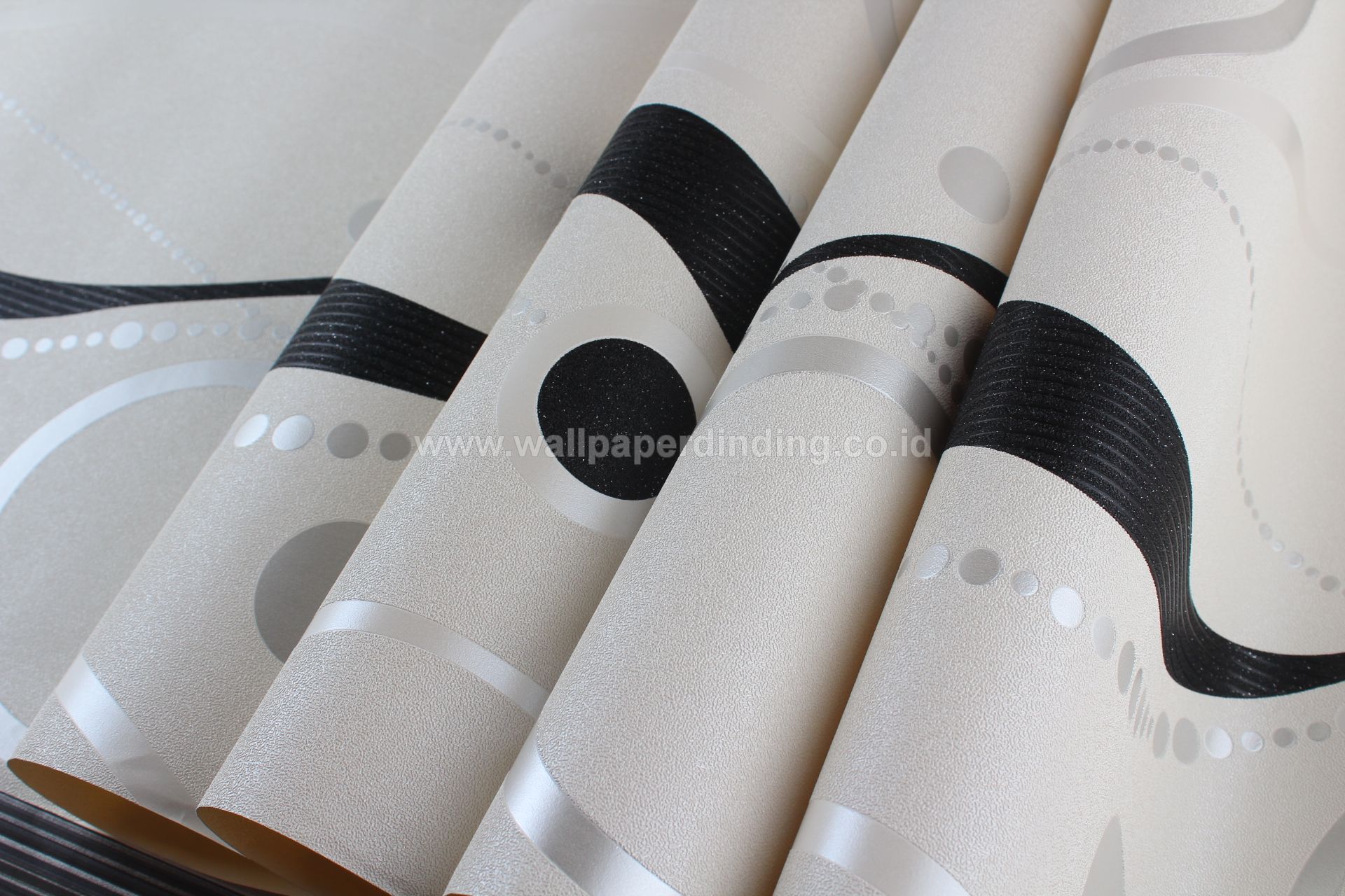 Wallpaper Dinding Garis Minimalis Putih Hitam Silver - Dinding Motif Hitam Putih - HD Wallpaper 