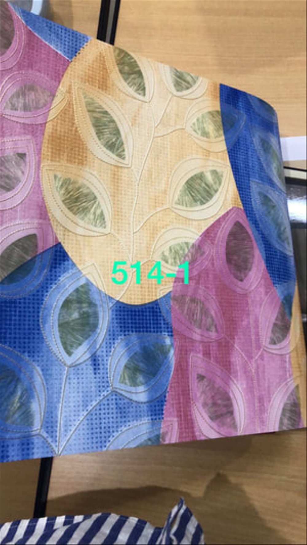 Wallpaper Dinding Motif Daun Besar Warna Cerah - Wallpaper - HD Wallpaper 