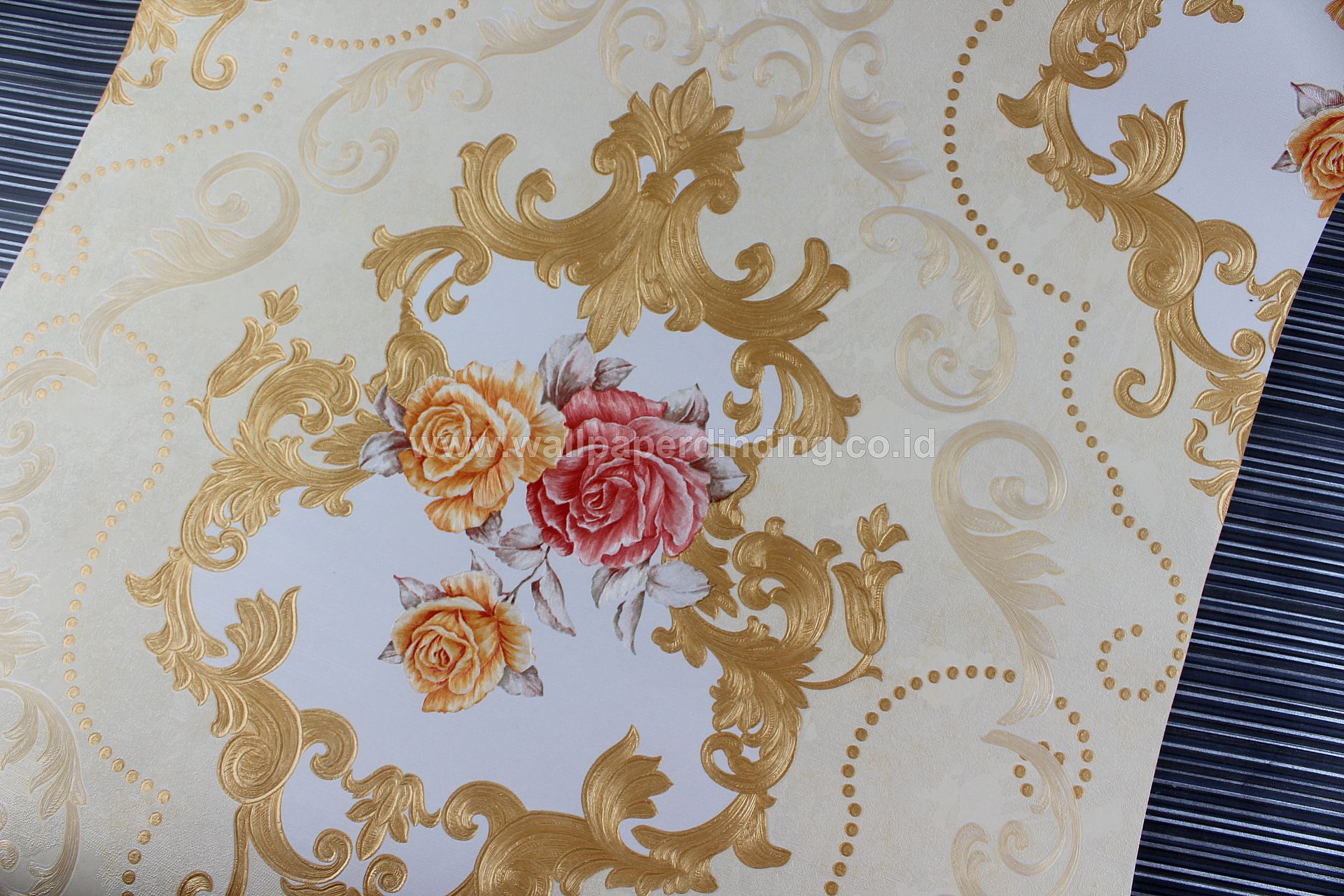 Wallpaper Dinding Batik Bunga Gold Cream Lux319-2 - Stitch - HD Wallpaper 