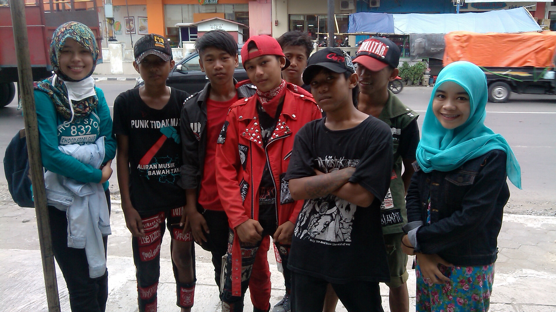 C360 2014 12 23 14 55 45 - Anak Jalanan Pengamen - HD Wallpaper 