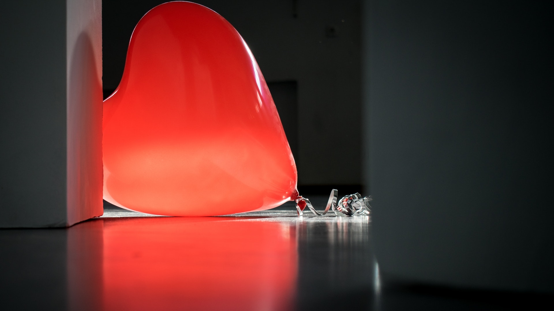 Red Heart Baloon Blackground - Jesus Calls Telugu Quotes - HD Wallpaper 