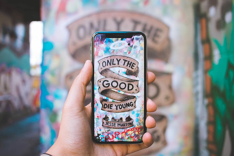 Black Android Smartphone, Person Holding Silver Iphone - Facebook 3d Photo Online - HD Wallpaper 