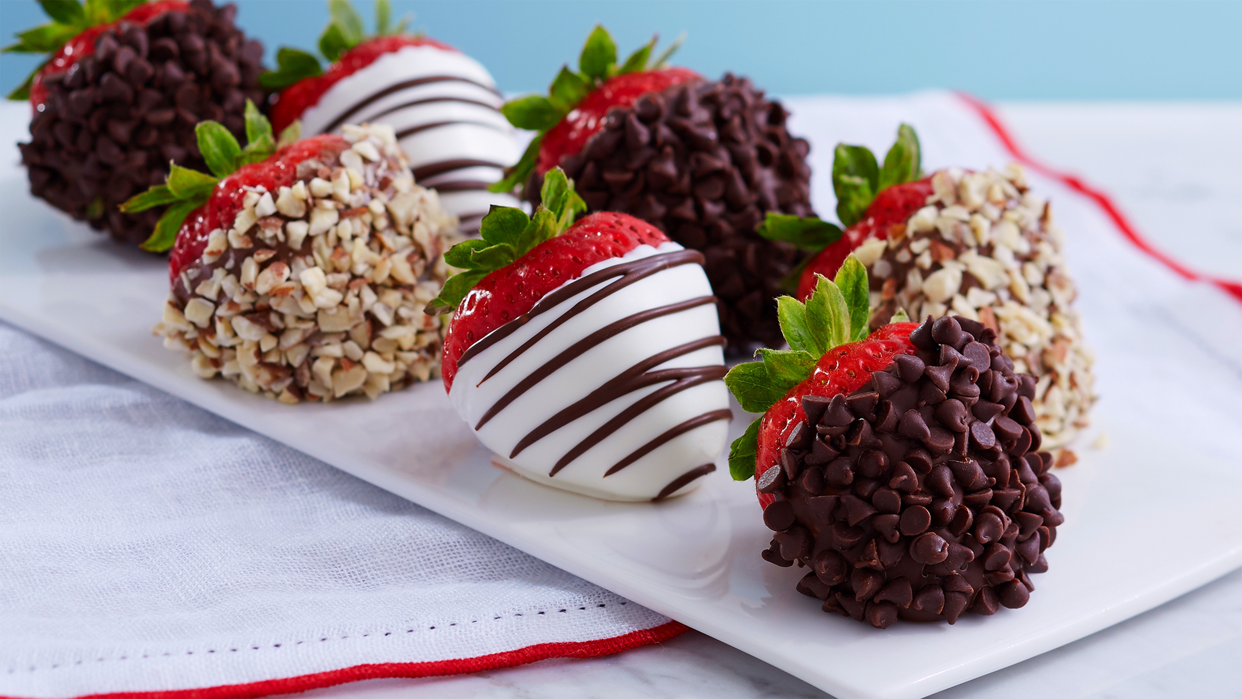 Chocolate Dipped Strawberries With Nuts - HD Wallpaper 