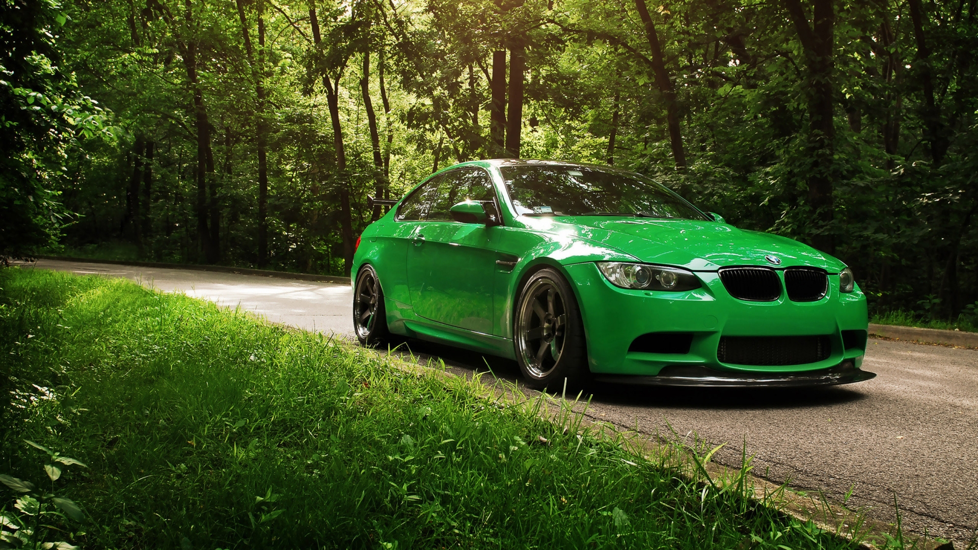 Wallpaper - Green Car On Road - HD Wallpaper 