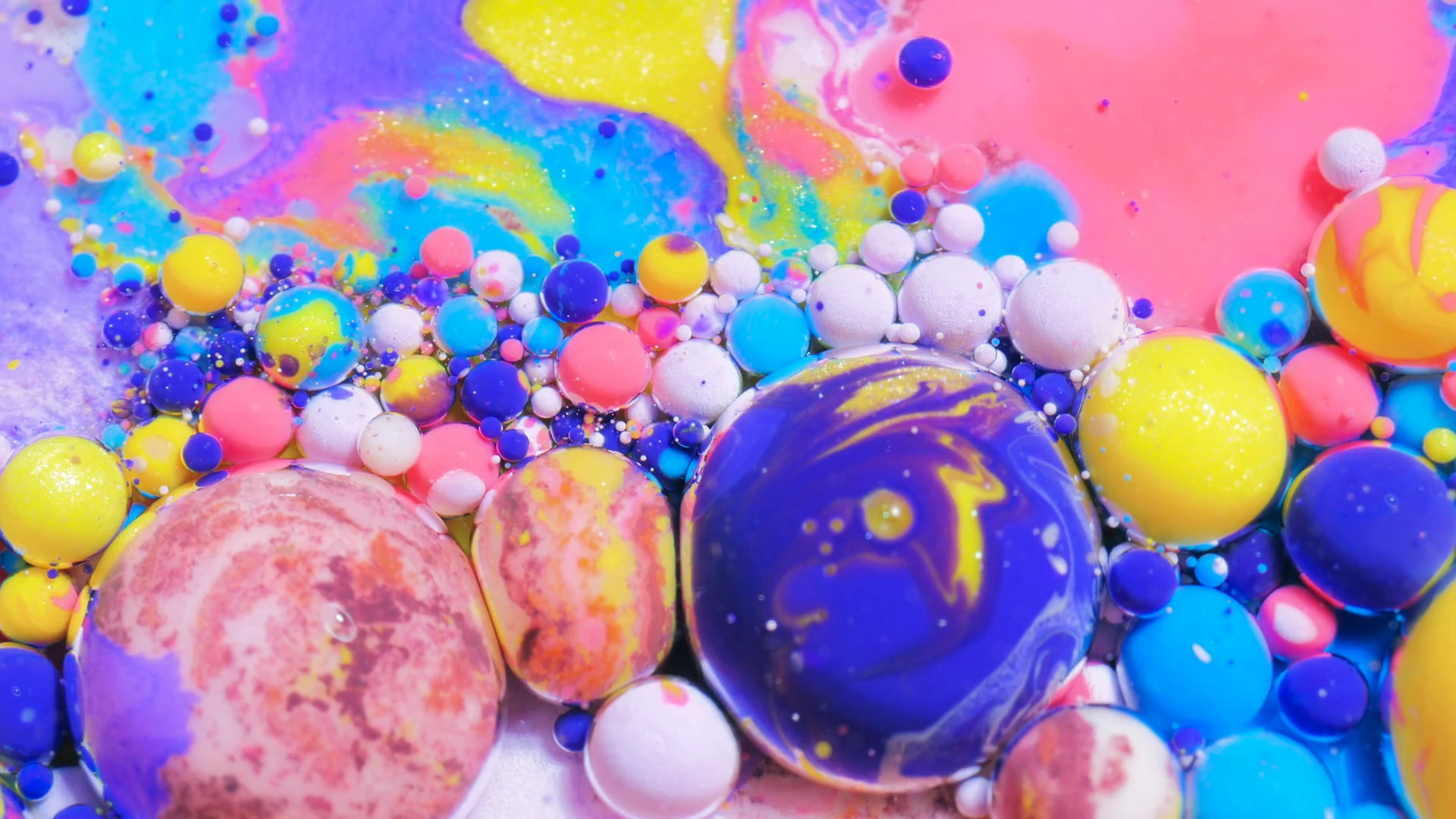 Colorful Bubbles Texture Bubble Bursting 4k Vibrant - Colorful Moving Bubbles Background - HD Wallpaper 