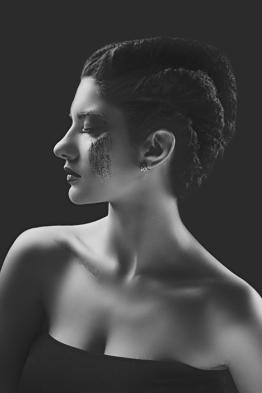 Woman Wearing Tube Top, Attractive, Beautiful, Beauty, - Attractive - HD Wallpaper 