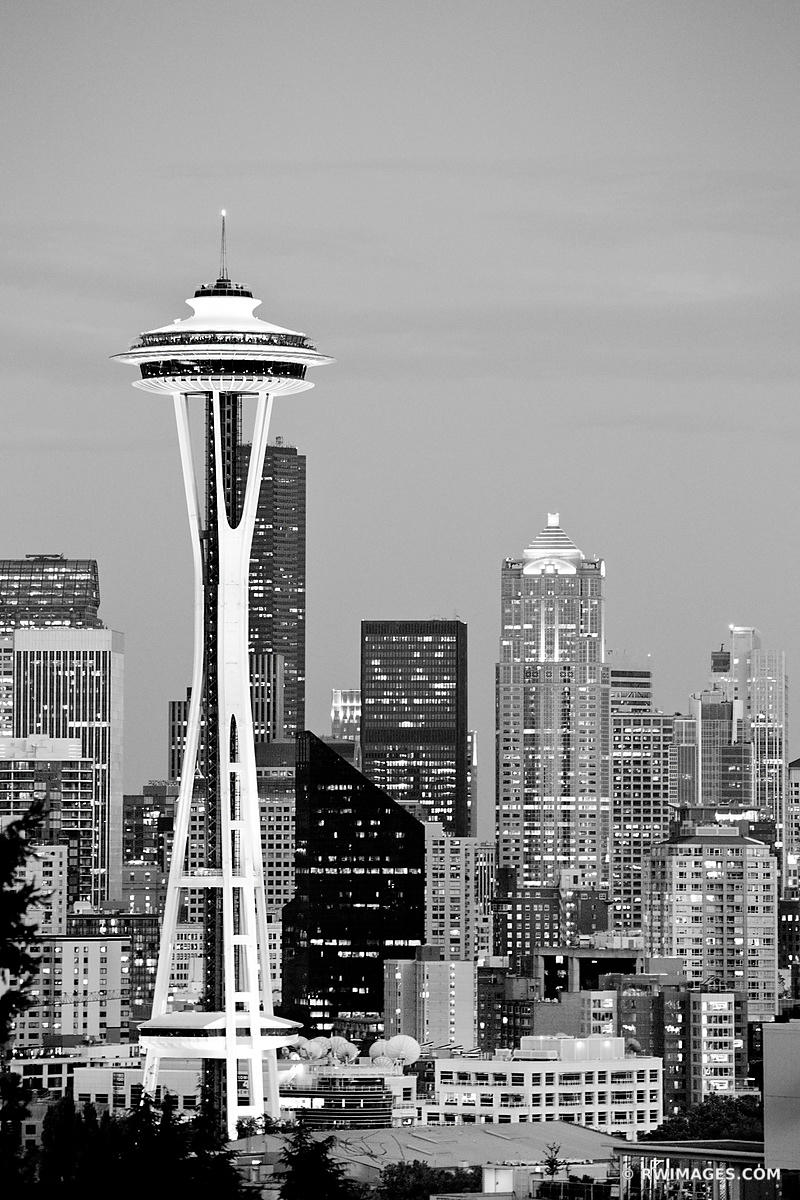 Seattle Skyline Space Needle Evening Black And White - Seattle - HD Wallpaper 