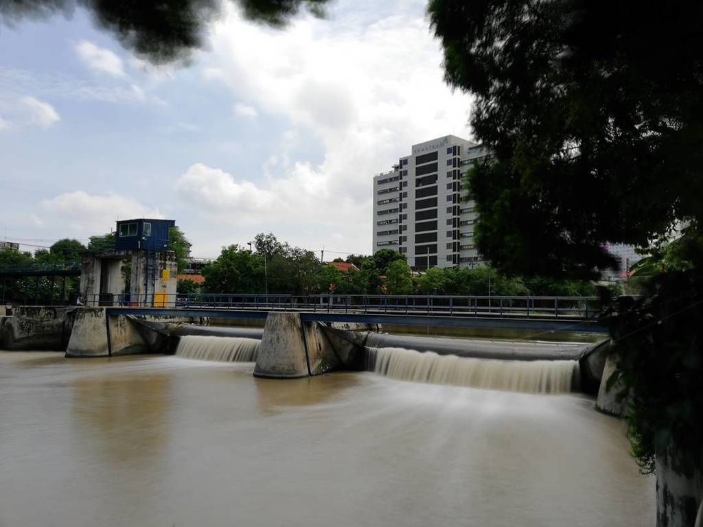 Concrete Bridge - HD Wallpaper 