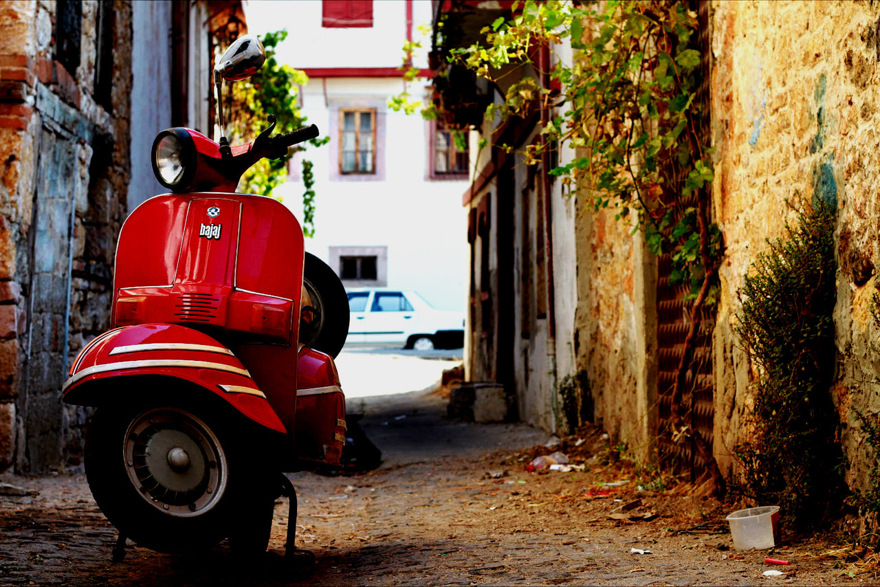 Vespa Wallpaper - Italian Vespa Wallpaper Hd - HD Wallpaper 