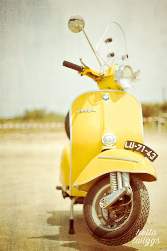 Retro Yellow Aesthetic - HD Wallpaper 