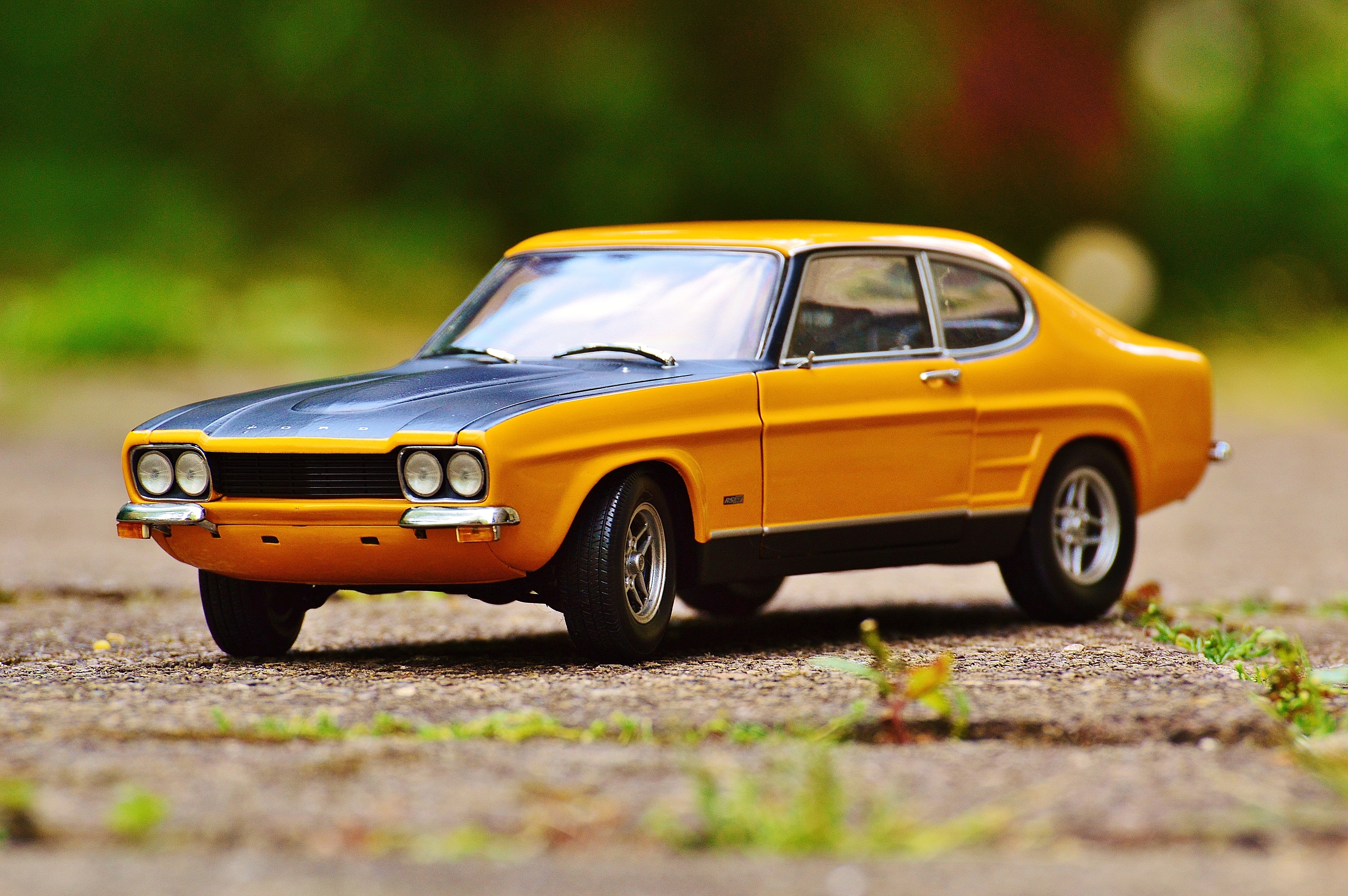 Ford Capri Wallpaper Hd - Tilt Shift Car Photography - HD Wallpaper 