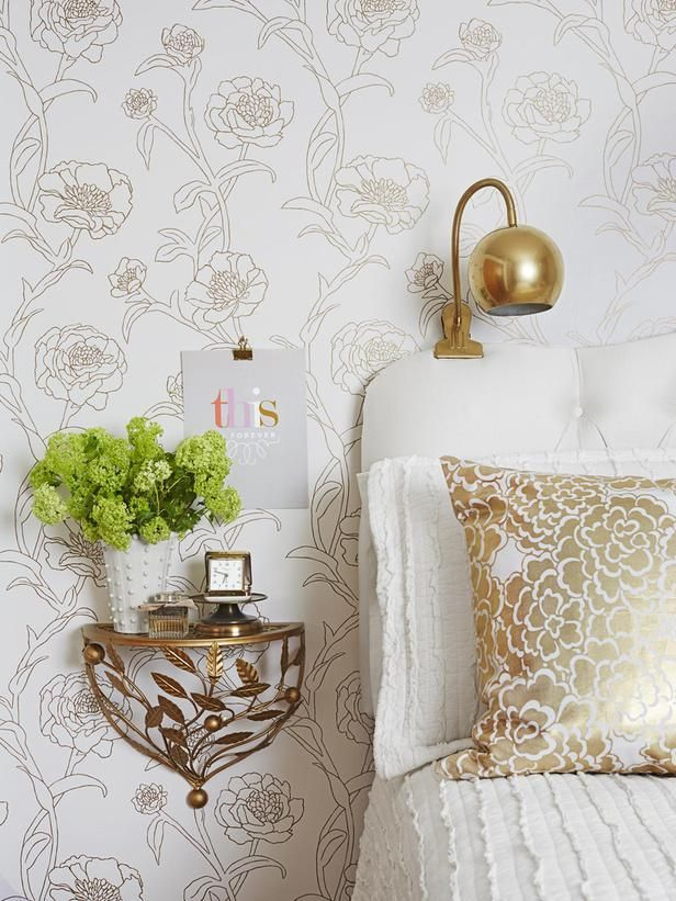 Wallpaper Adalah Salah Satu Pilihan Hiasan Dinding - Gold Clip On Bed Lamp - HD Wallpaper 