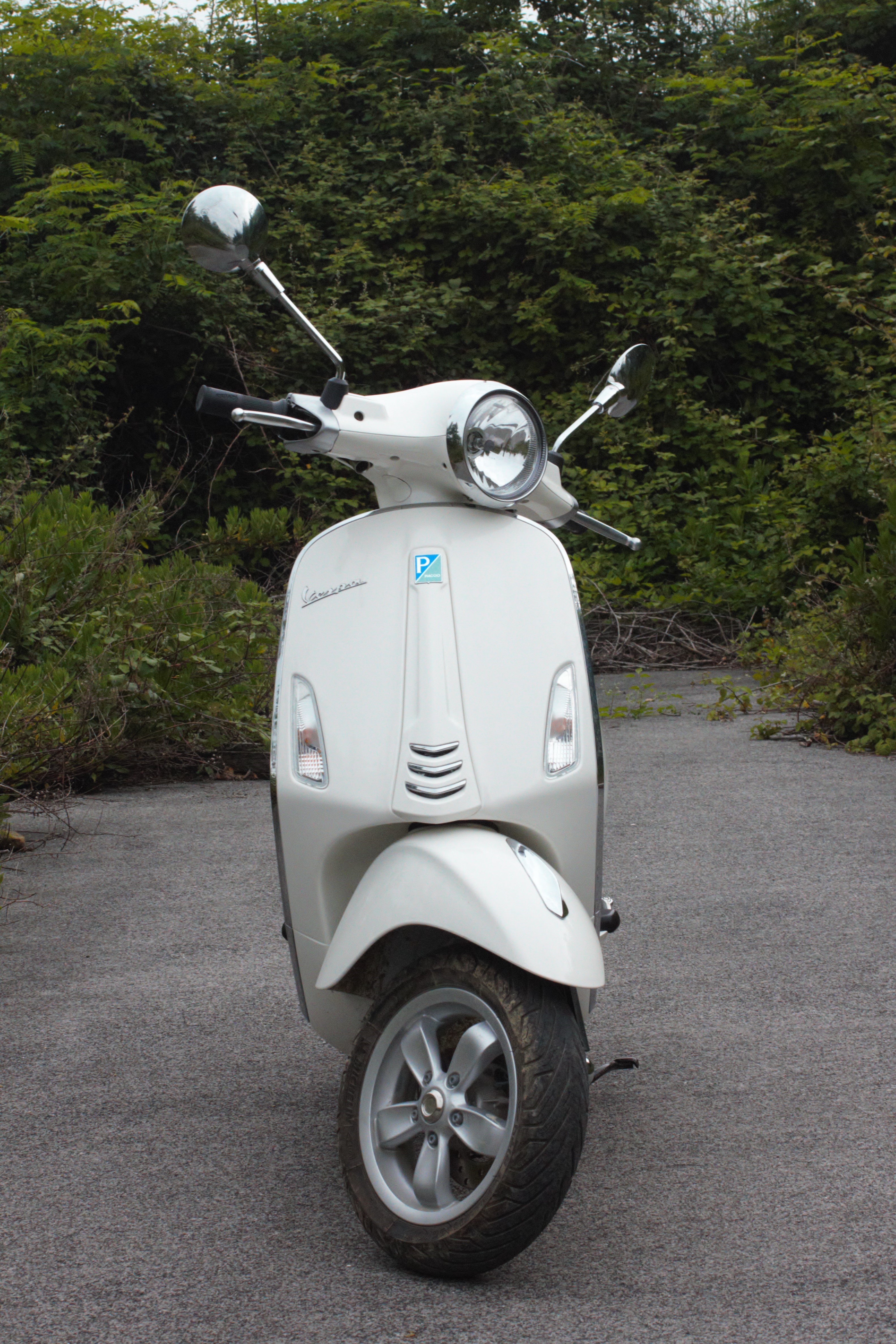 Vespa Primavera - HD Wallpaper 