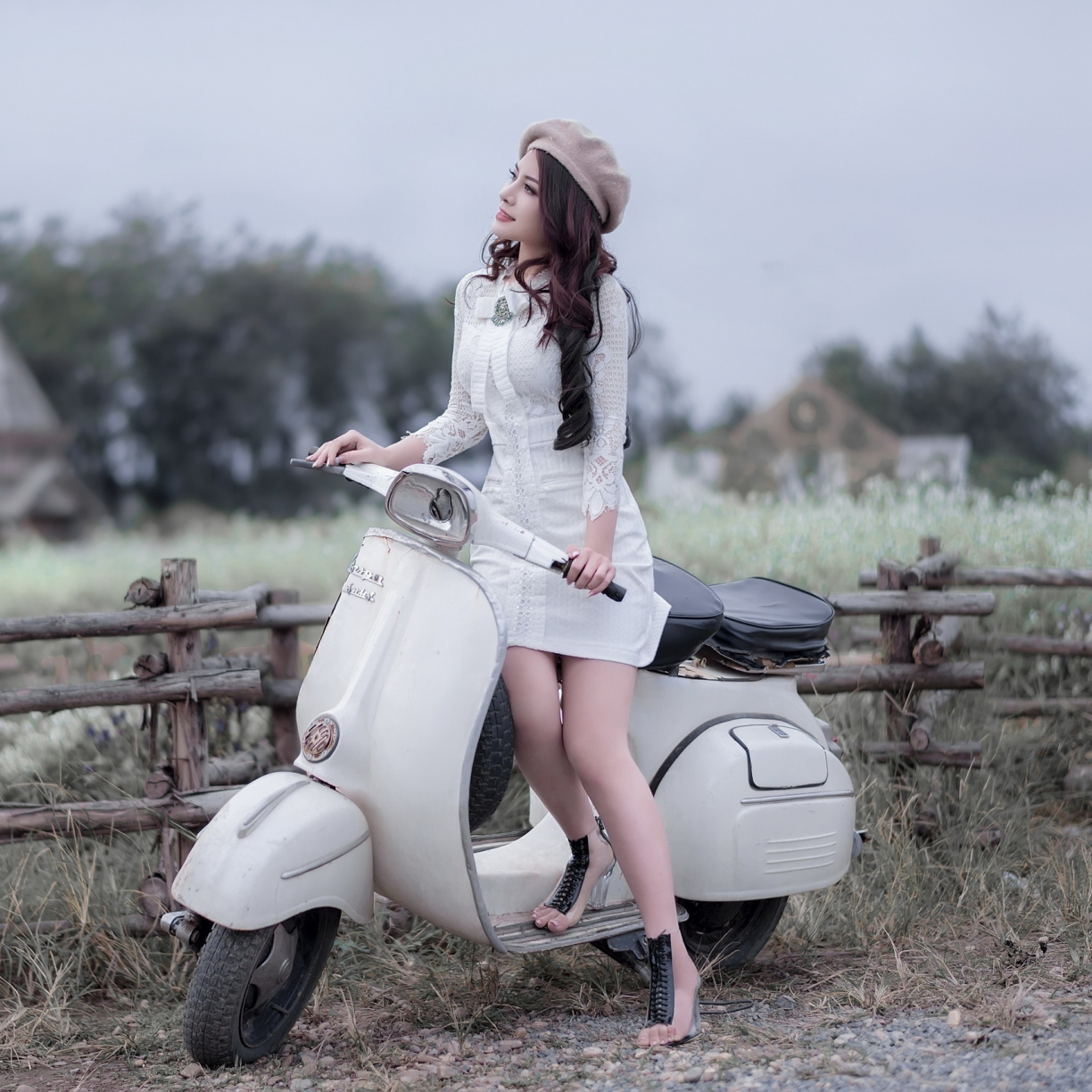 Asian Woman, Vespa, Scooter, Wallpaper - Vespa Hd For Iphone - HD Wallpaper 
