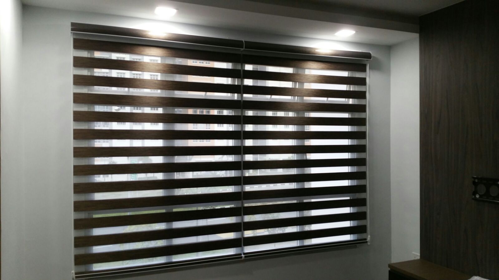 Black Venetian Blinds Singapore - HD Wallpaper 