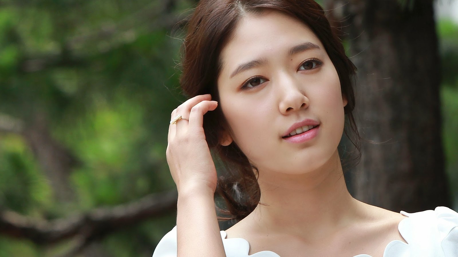 Download Park Shin Hye - HD Wallpaper 