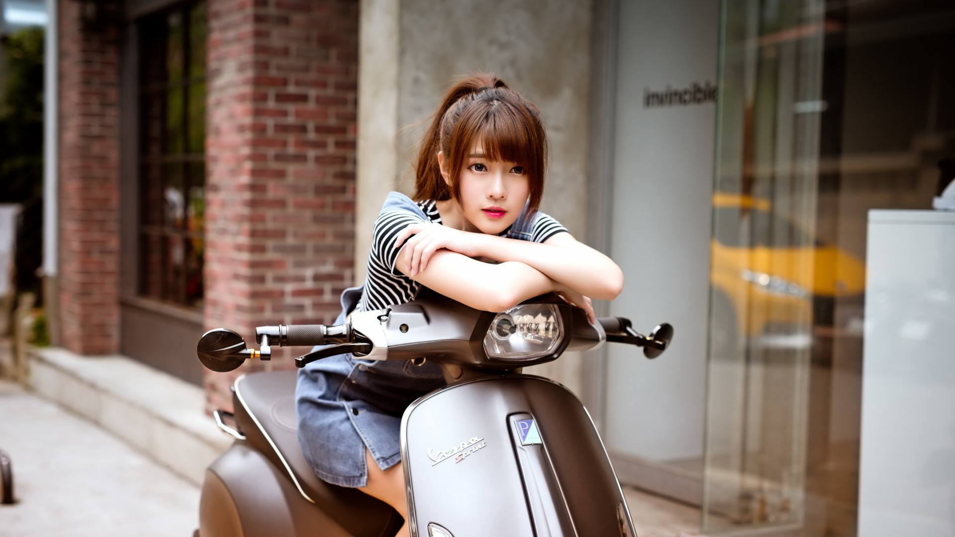 Vespa, Urban Girl, Model, Asian, Wallpaper - Scooty Girl - HD Wallpaper 