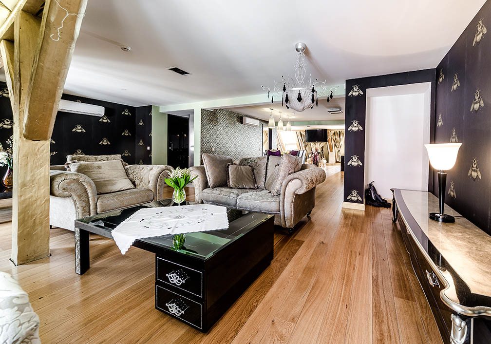 5 Surprisingly Stylish Ways To Improve Your Living - Haas Ofen Im Wohnzimmer - HD Wallpaper 