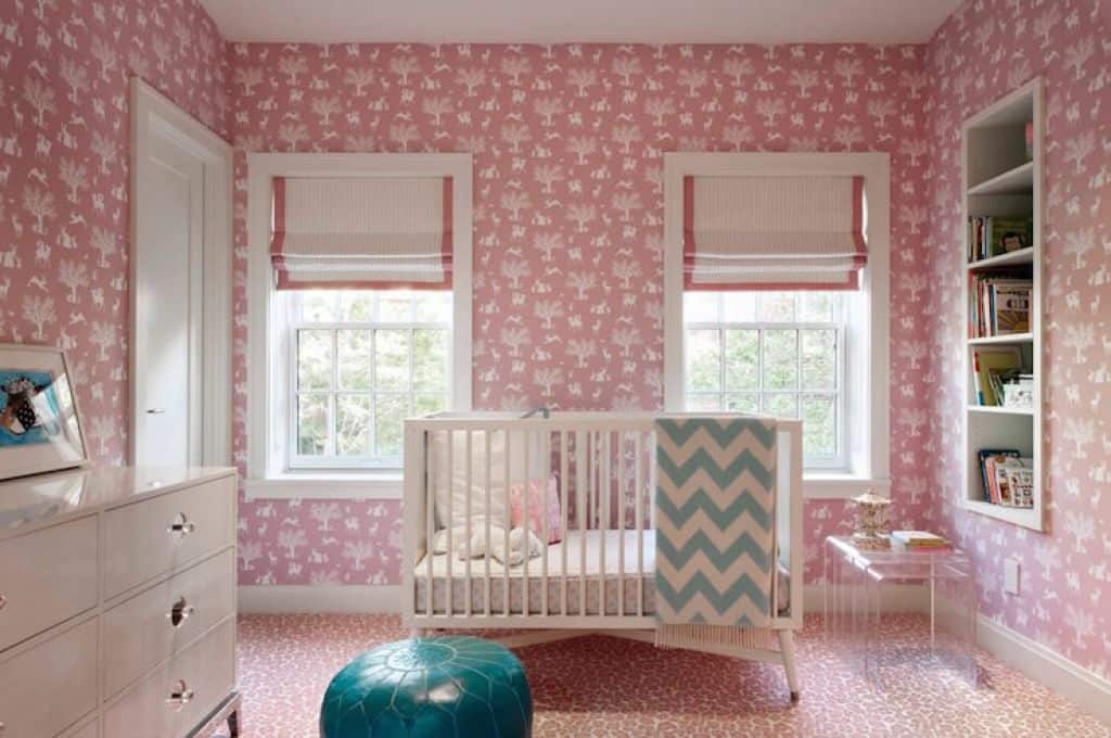 Baby Room With Pink Nursery Wallpaper And Windows With - Baby Pink Nursery Blinds - HD Wallpaper 
