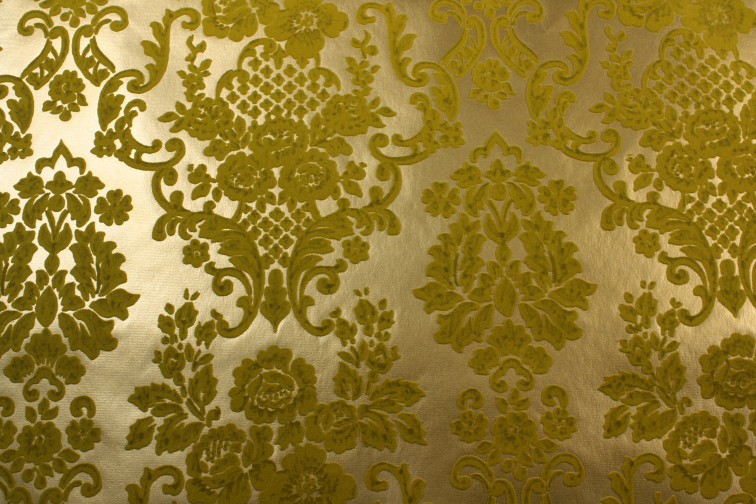 Damask Flocked Wallpaper Gold On Green - Green And Gold Damask - HD Wallpaper 