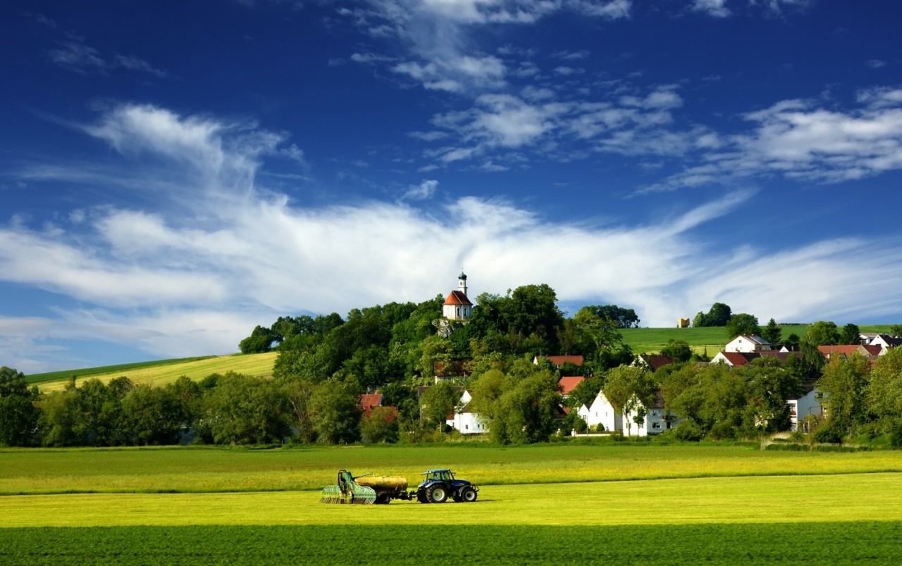 Tractor Village & Country Wallpapers - Pleasant Desktop Wallpapers Hd - HD Wallpaper 