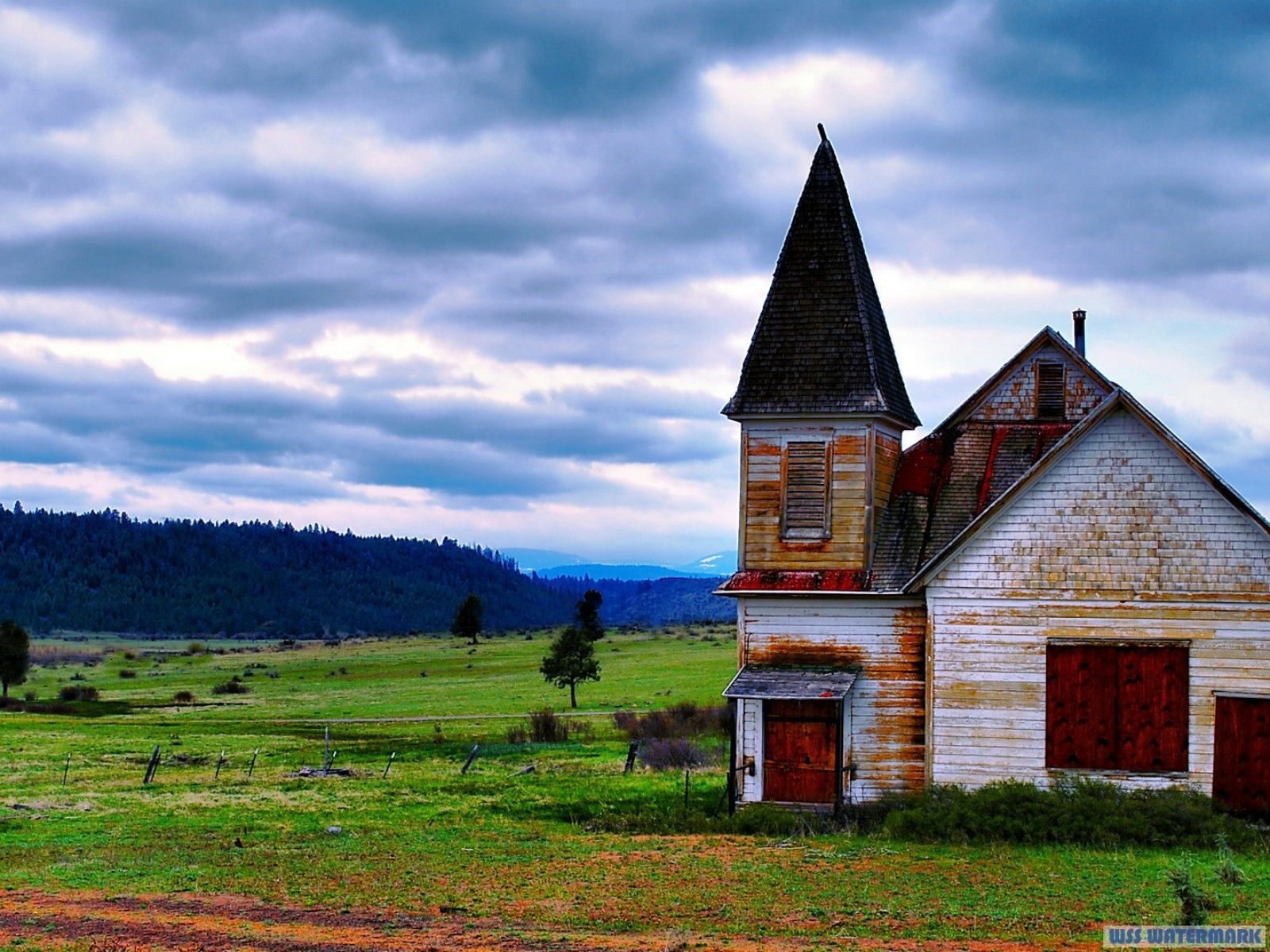 Old Country Churches - Abandoned Places In The Countryside - HD Wallpaper 