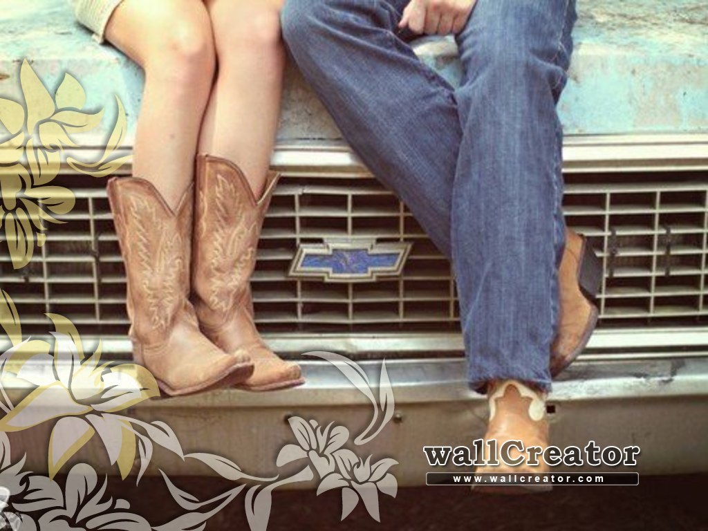 1366 / 768 Wallpaper - Couple Cowboy Boots - HD Wallpaper 