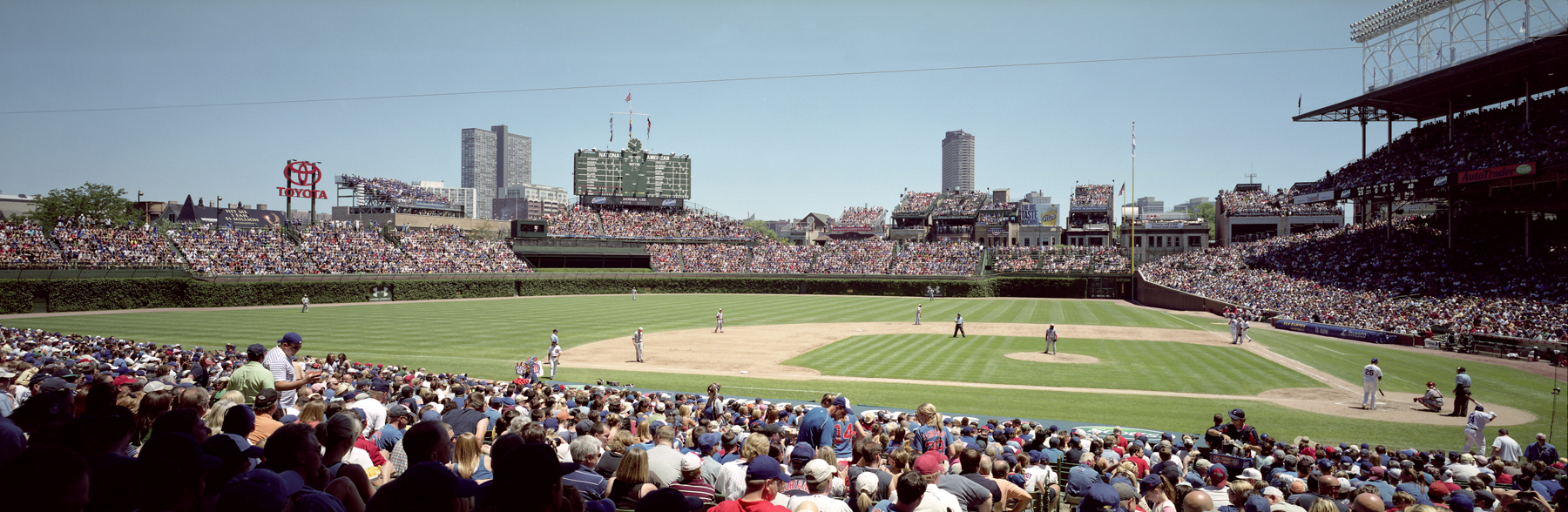 Free Wallpaper Wrigley Field Panoramic Cubs Vs Reds - Baseball Park - HD Wallpaper 