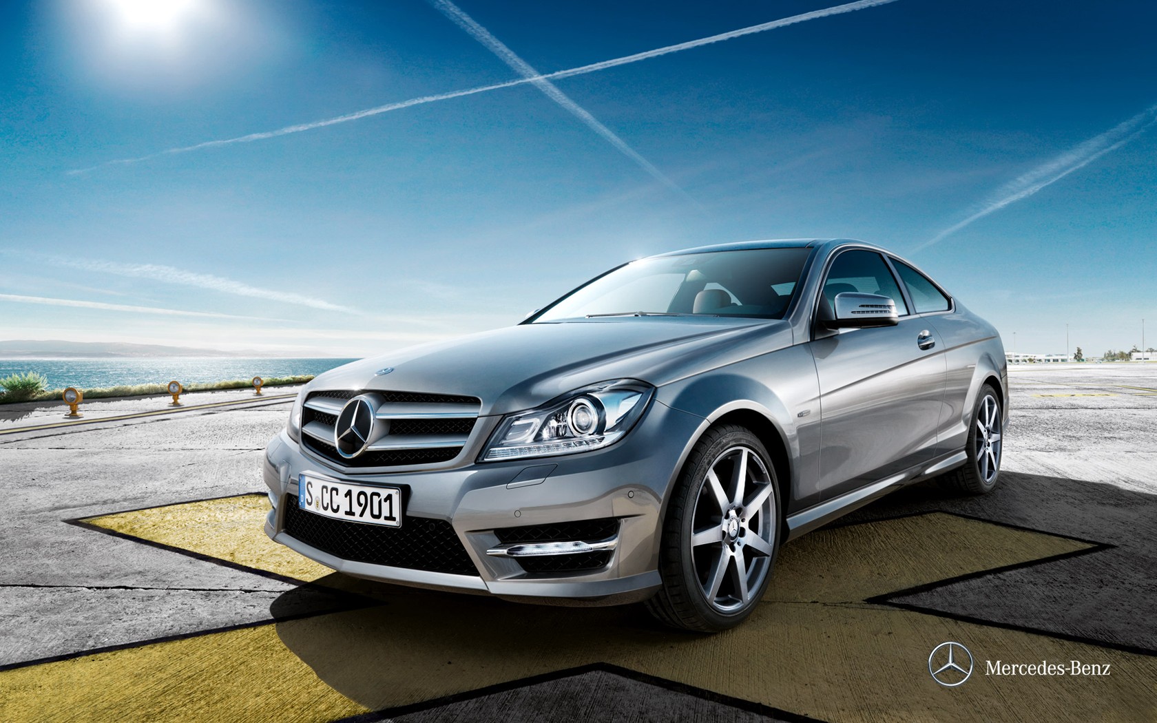 Mercedes Benz C Class Coupe Two Door Coupe Wallpaper - Mercedes Benz 2012 C - HD Wallpaper 