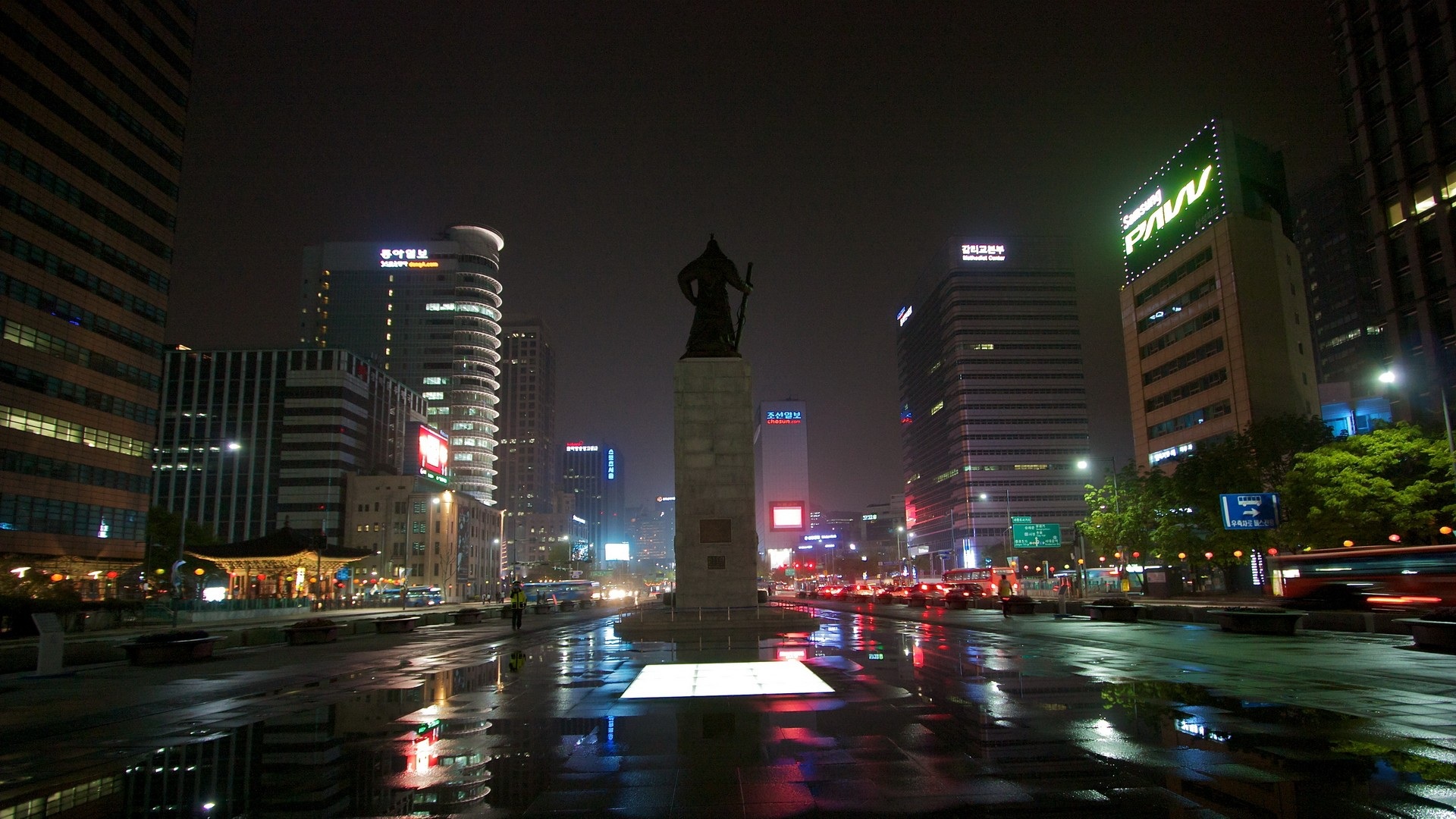 Statue Of Admiral Yi Sun-shin, South Korea - Skyscraper - HD Wallpaper 