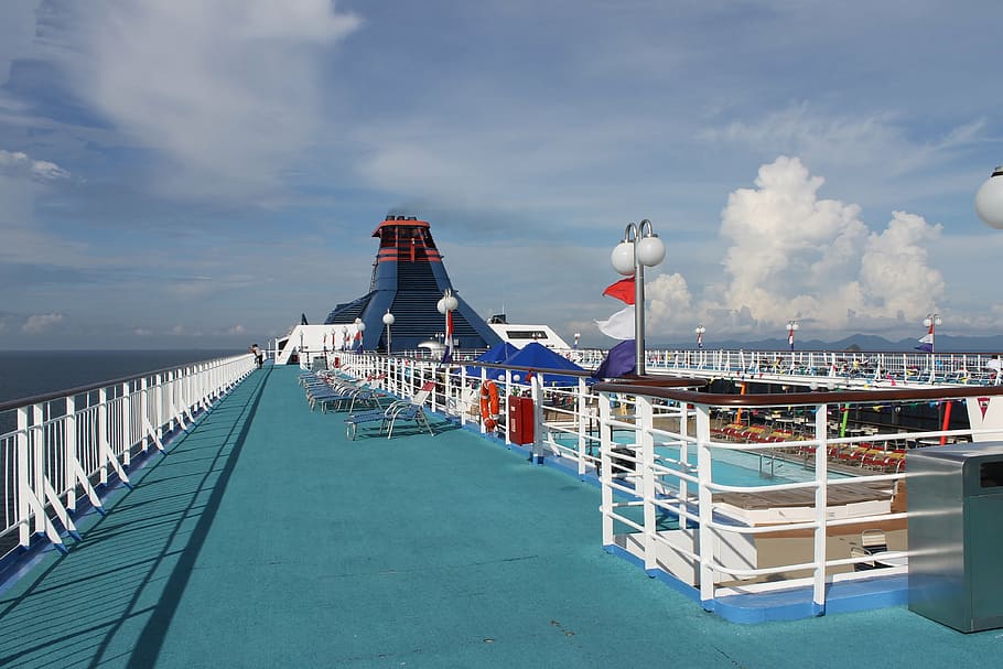 Starcruise, Penang, Phuket, Island, Holiday, Sea, Ship, - Ship Walkway - HD Wallpaper 