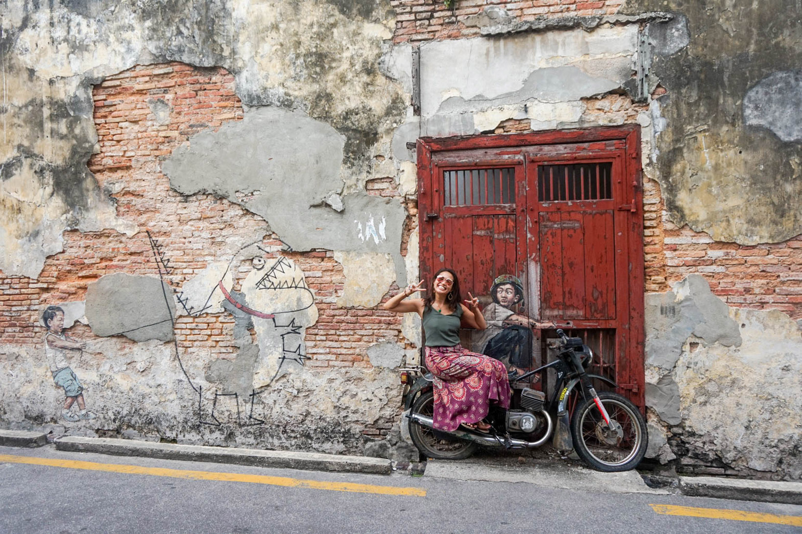 Boy On A Motorcycle Penang Street Art Georgetown - Famous Street Art Penang - HD Wallpaper 
