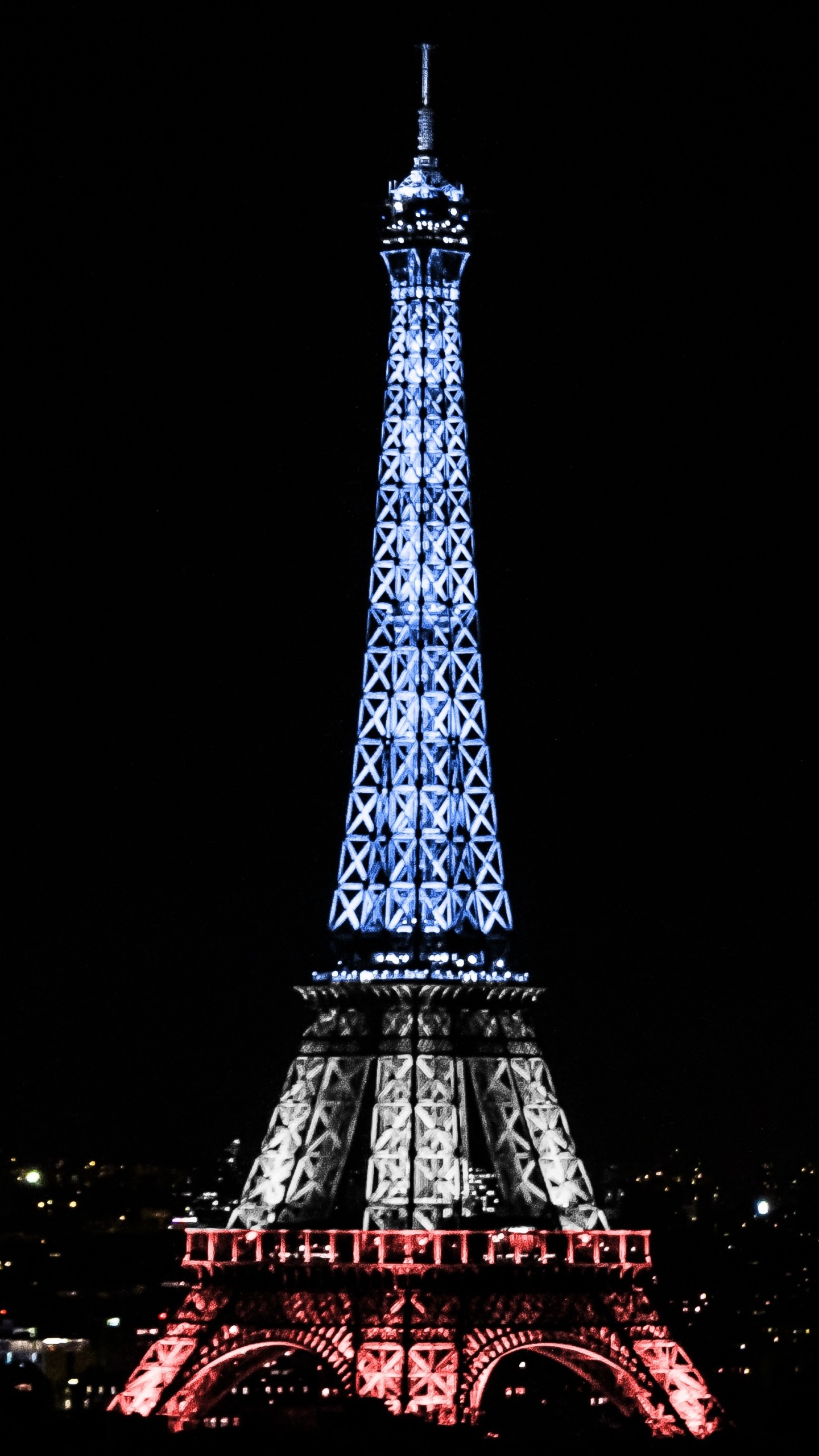 Preview Wallpaper Eiffel Tower, Paris, France, Night - Rue Saint-dominique  - 1440x2560 Wallpaper 