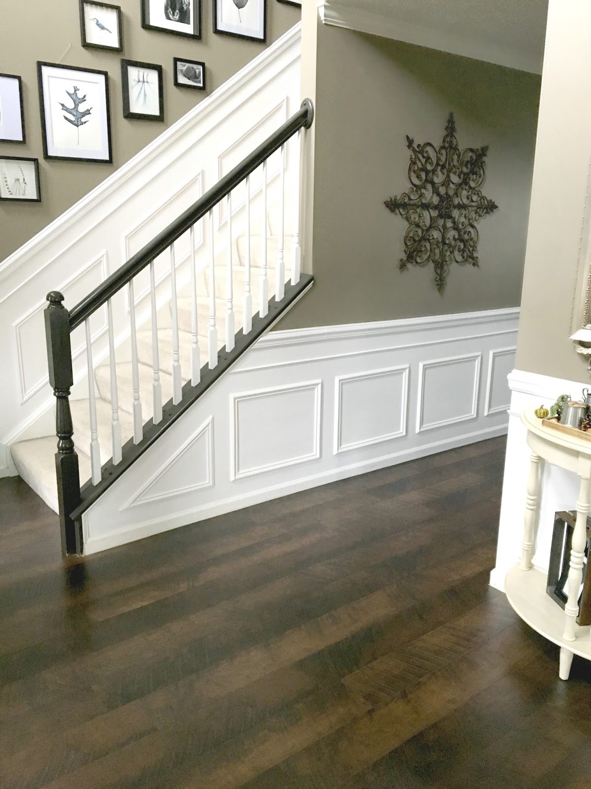 Make Wainscoting A Foyer - HD Wallpaper 