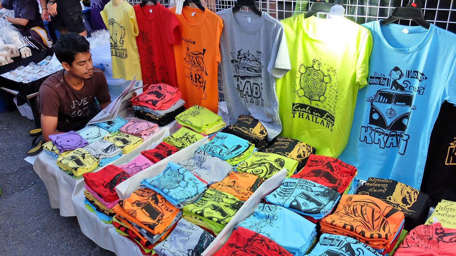 Shopping In Krabi Town - HD Wallpaper 