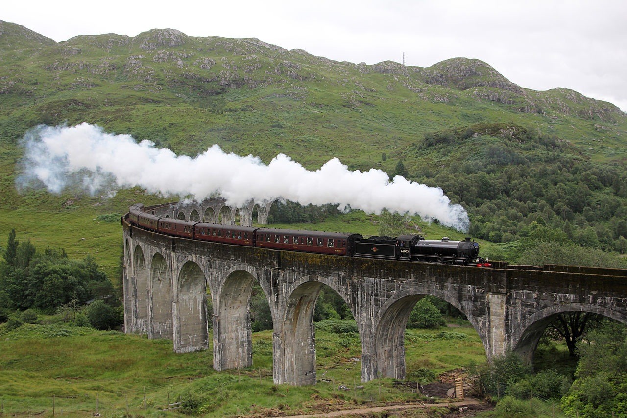 Glenfinnan Viaduct - HD Wallpaper 