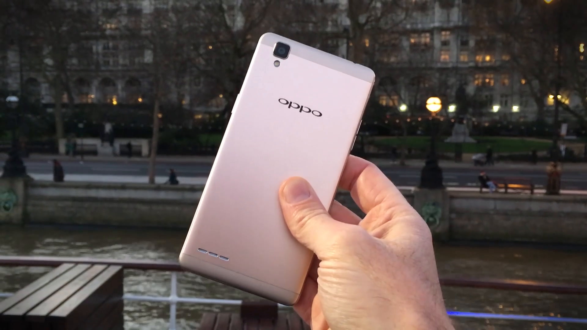 Gia Ban Oppo F1 - HD Wallpaper 