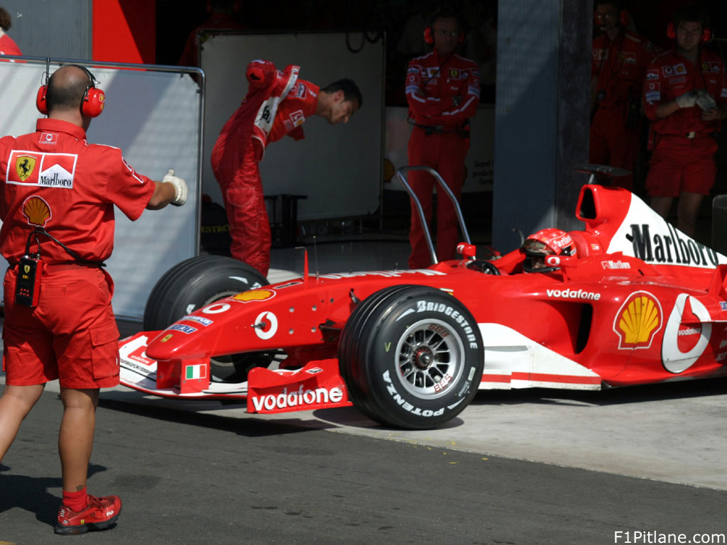 Michael Schumacher Formula One Ferrari F1 Wallpaper - Ferrari F1 Pit Lane - HD Wallpaper 