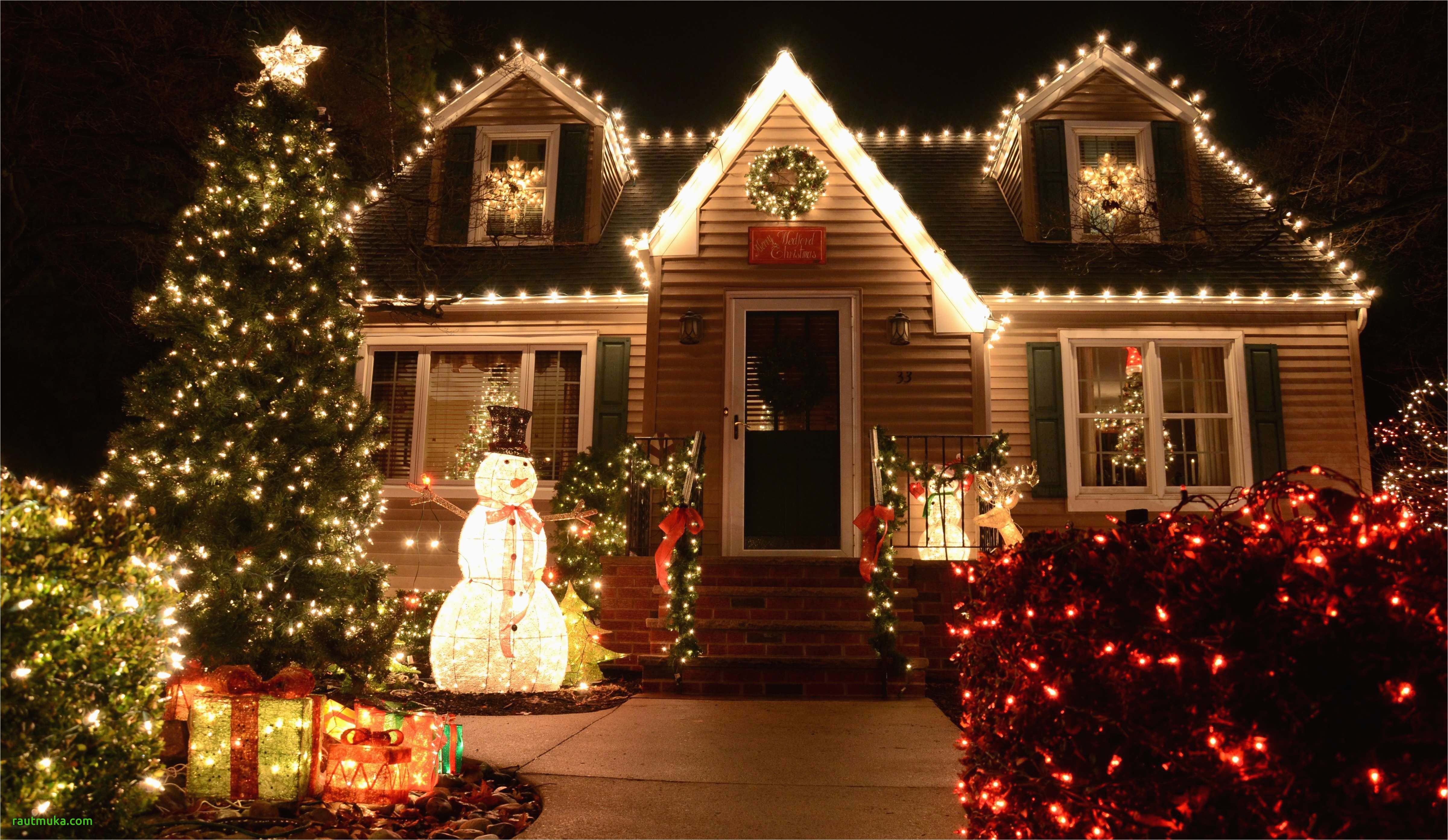 Christmas Tree Outside House - HD Wallpaper 