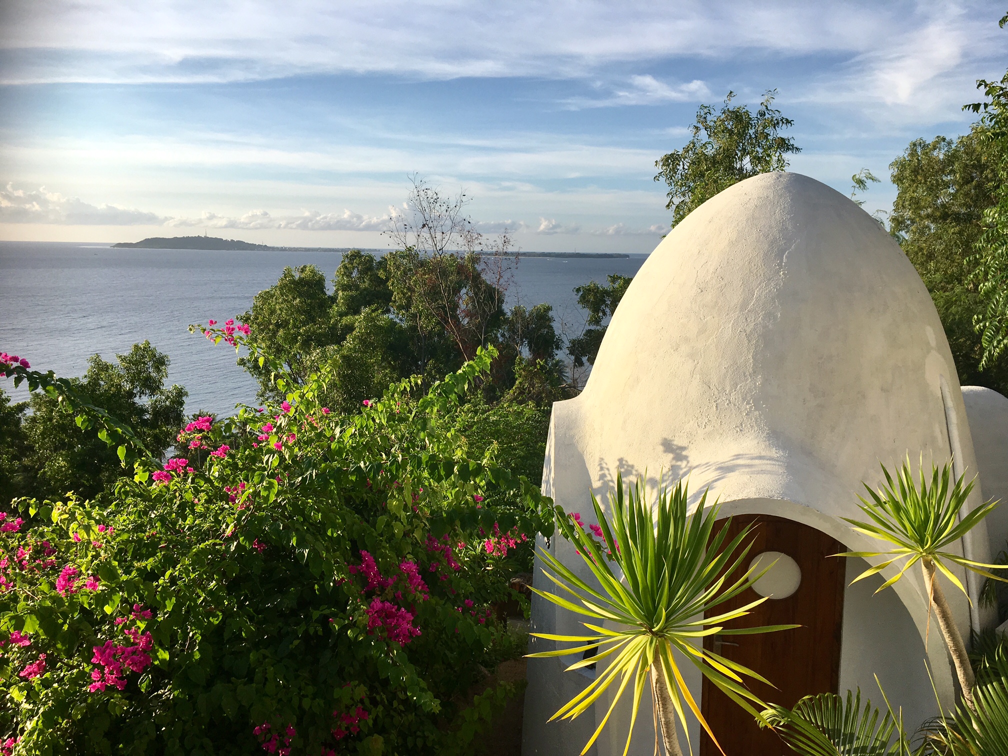 Mentigi Bay Dome Villas Lombok - HD Wallpaper 