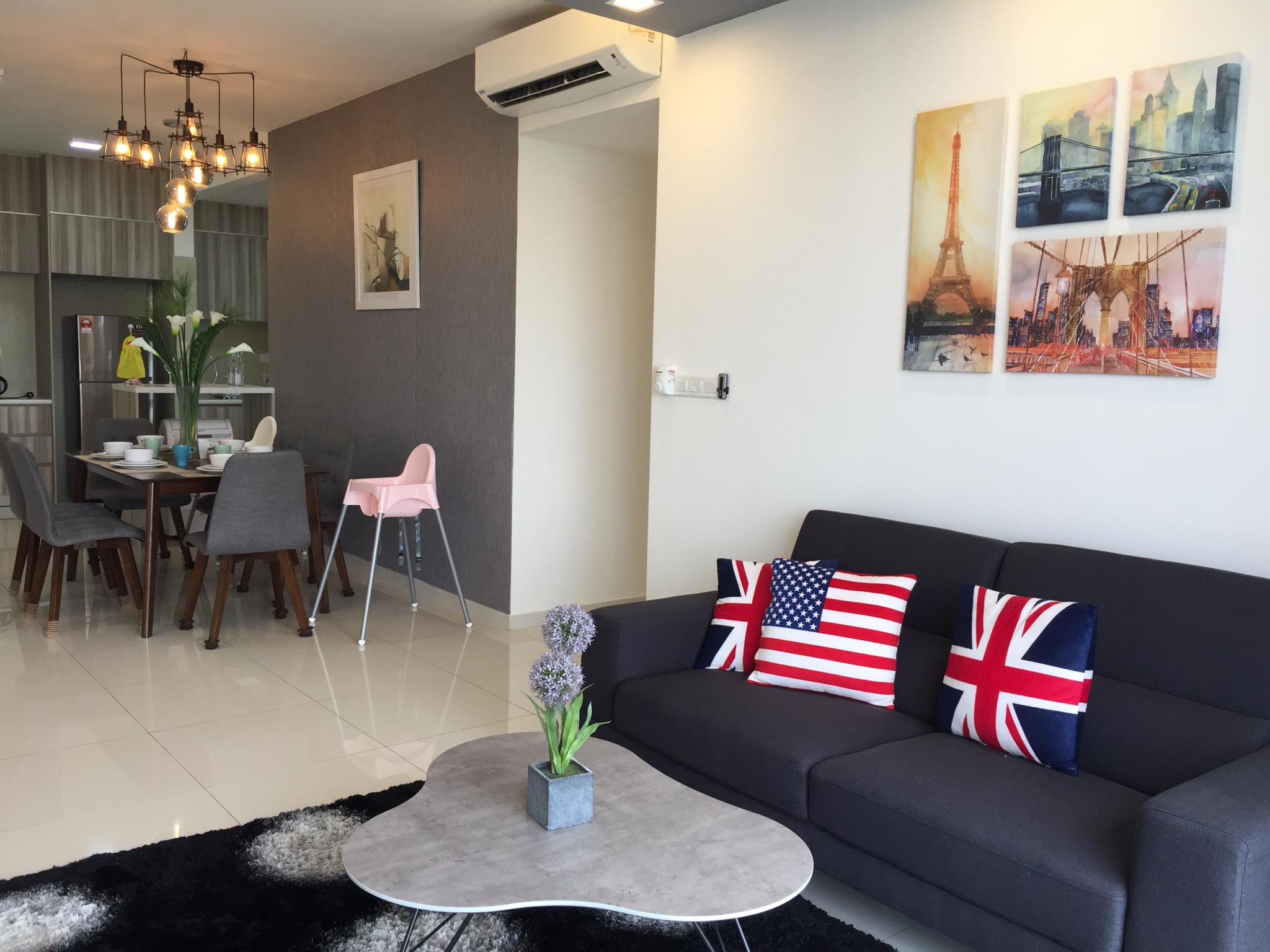 Studio Couch - HD Wallpaper 