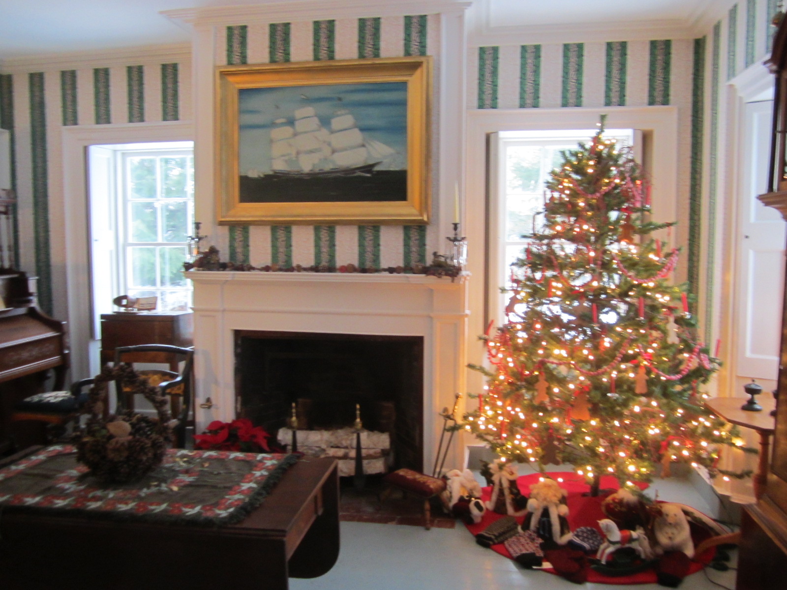 Christmas Tree - HD Wallpaper 