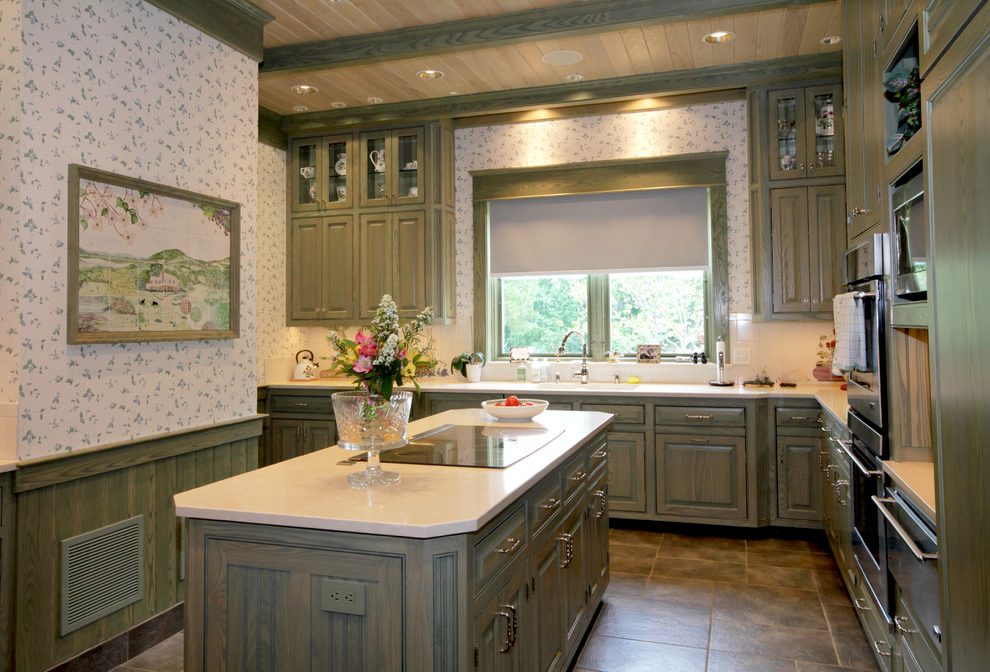 Richmond Wainscoting Kitchen With Chrome Faucets Farmhouse - Kitchen - HD Wallpaper 